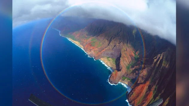 Bild: Galen Rowell / Mountain Light / Alamy Stock Photos Regenkreis Hawaii