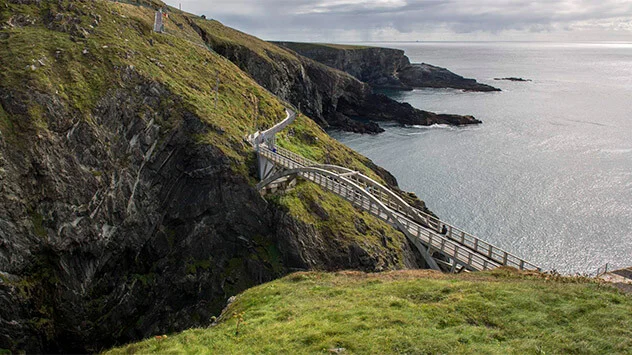 Schmale Brücke bei Mizen Head