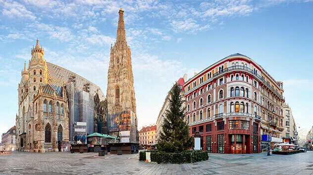 Der Stephansdom ist auf der linken Seite zu sehen.