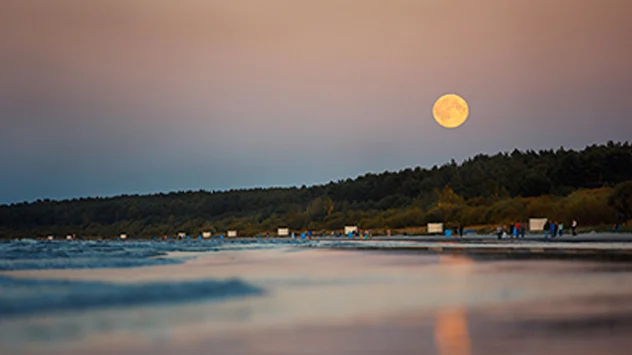 Mond über Wasser