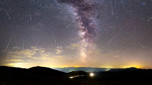 Curentul de meteori Orionide ajunge în weekend la maxim