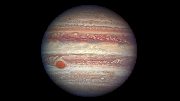 Planeta Jupiter cu Marea Pată Roșie.