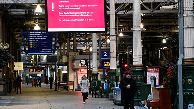 Der Bahnverkehr wird in Edinburgh wegen des Sturm eingestellt.