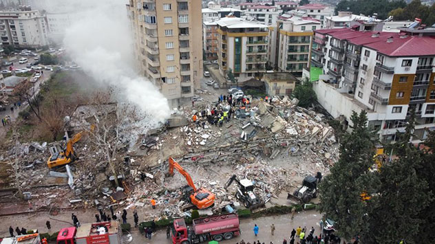 Luftbild zeigt zerstörtes Haus