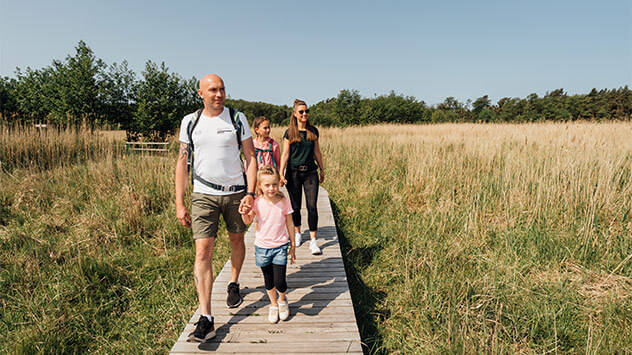 Familie wandert durch den Nationalpark