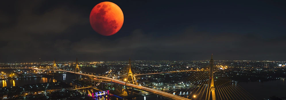Mondfinsternis über Bangkok