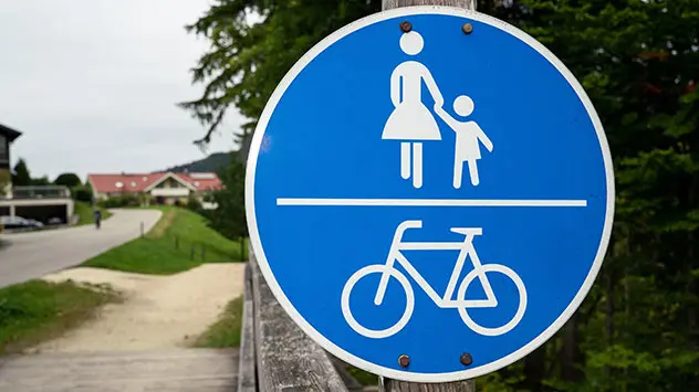 Schild: gemeinsamer Fuß- und Radweg