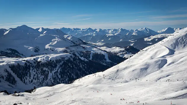 Blick auf die Pisten des Skigebietes La Plagne