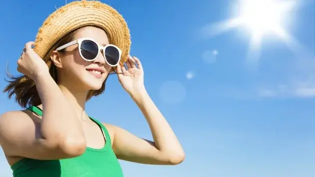 Adekvatna odjeća, zaštitne naočale i šeširi/kačketi, mogu smanjiti efekte vrućine i zaštiti vas od štetnih UV zraka.