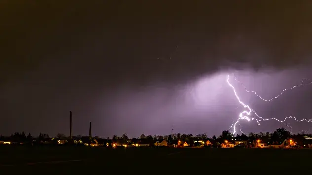 Abendgewitter mit Blitzen über Teltow