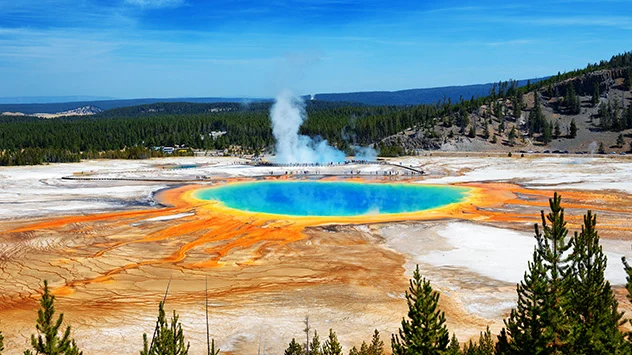Der Supervulkan unter dem amerikanischen Yellowstone-Nationalpark ist gigantisch. Gase steigen über dem See auf.