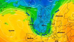 Die Karte zeigt die Temperaturen in 5,5 Kilometer Höhe, wo es derzeit bis zu minus 35 Grad kalt ist. 