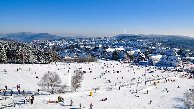 Blick auf die Skipisten von Winterberg