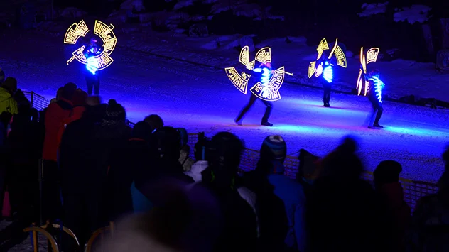 Winterurlaub im Tiroler Stubaital - Bild: Schlick 2000 / Night of Colours Tänzer bei der Night of Colours