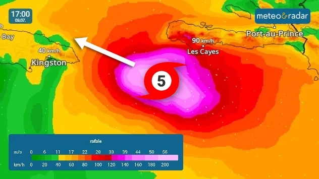 Uraganul Beryl se îndreaptă acum spre Jamaica, unde va ajunge spre seară (ora României).