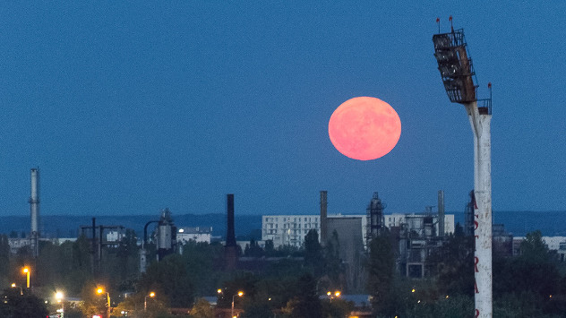 Superluna de pe 1 august, văzută din Ploiești