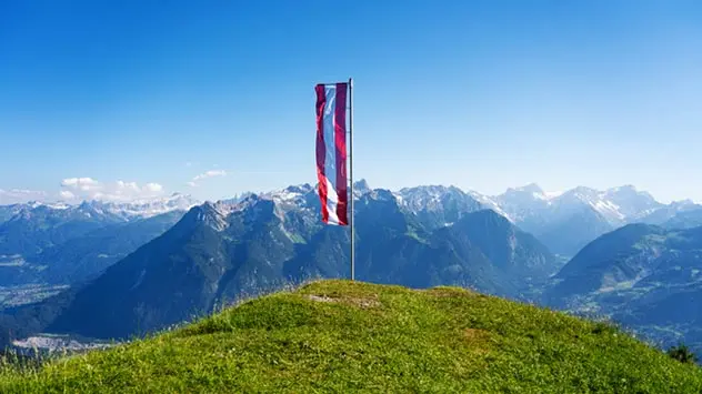 Wind auf einem Gipfel in den Bergen