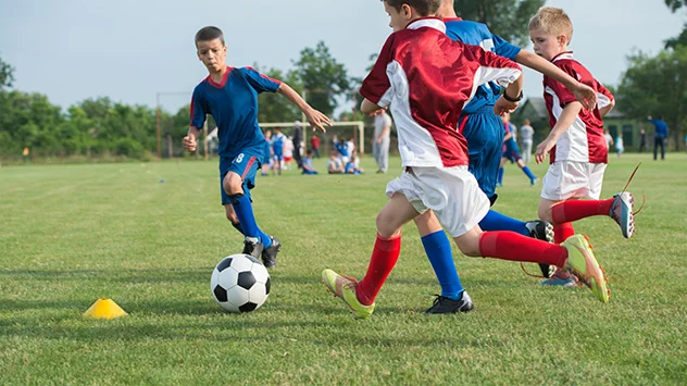 Beim Schulsport oder Sportwettkämpfen gelten strengere Regeln, wenn die Ozonwerte 180 μg/m3 und mehr erreichen.