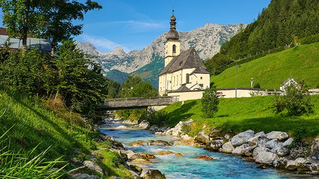 Pfarrkirche in Ramsau in den Berchtesgadener Alpen am SalzAlpenSteig