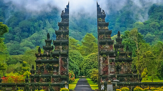 Tempelanlage im Dschungel auf Bali
