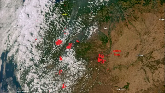 Satellitenbild mit Waldbränden im Westen Europas.