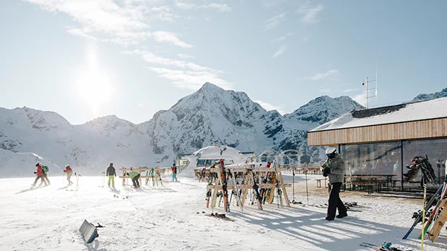 Winterurlaub im Südtiroler Ortlergebiet - Bild: IDM Südtirol/Benjamin Pfitscher Eine Skihütte im Ortlergebiet