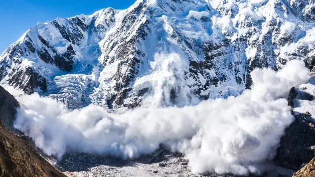 Un excursionista se vio sorprendido por un alud en el Pirineo. 