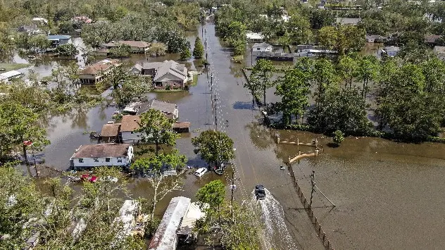 La Niña produce huracanes más potentes, como el huracán Ida, que azotó Jean Lafitte, Luisiana, en 2021.