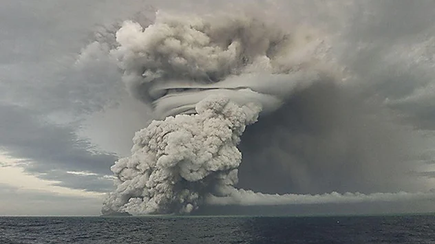 Die gewaltige Eruption des Hunga Tonga-Hunga Haʻapai's im Pazifik.