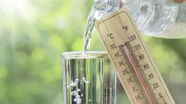 Unosite dosta tekućine/tečnosti, naročito vode, kako bi ste izbjegli dehidrataciju i toplinski zamor.