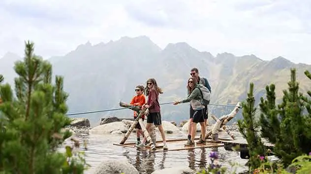 Eine Familie im Erlebnispark Vider Truja