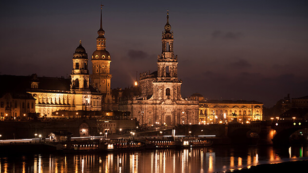 Beleuchtetes Dresden an der Elbe
