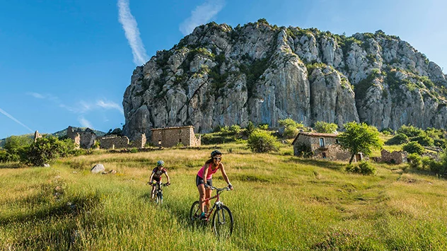 Mountainbiker in den Pyrenäen