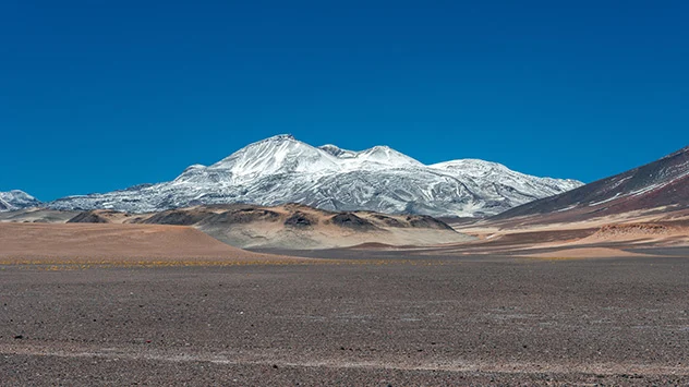 Der Vulkan Ojos del Salado ist der höchste Vulkan der Welt und liegt in der Atacama-Wüste, klarer Himmel und sonniges Wetter