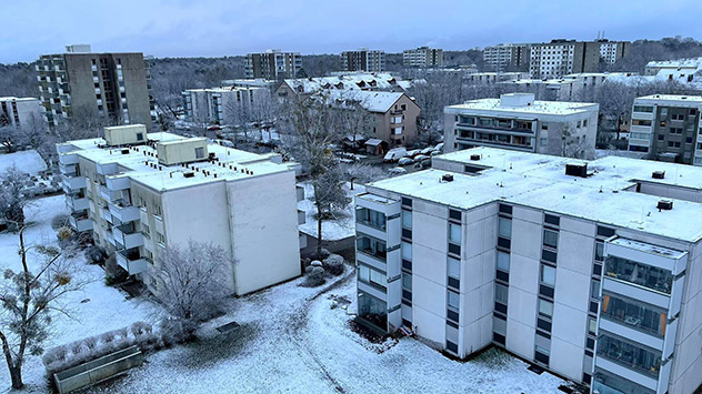 Münchens Dächer und Gärten mit Schnee angezuckert
