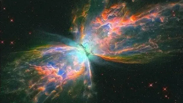 Туманність Метелик, яку видно через об'єктив космічного телескопа "Хаббл".