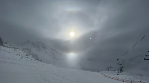 Afgelopen week werden er talrijke atmosferische verschijnselen waargenomen in de Alpen. Hier zijn ze te zien in Obertauern, Oostenrijk