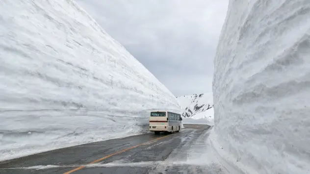 Schneewände in Japan