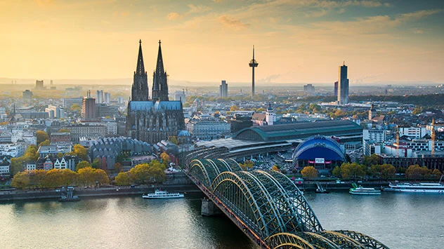 Blick über die Köln auf der linken Rheinseite