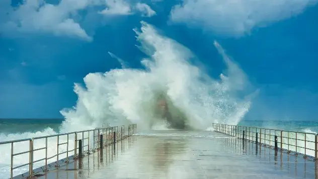 Een warme Middellandse Zee betekent een verhoogde potentie voor krachtige stormen. 