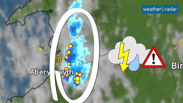 Live lightning strikes shown by the red outlined circles.