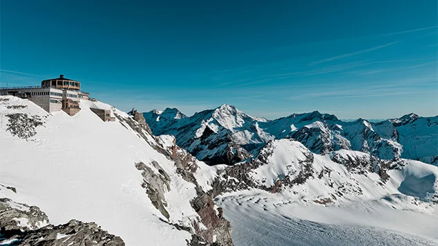 Blick über das Drehrestaurant auf dem Aussichtspunkte Allalin