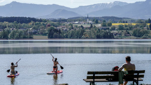 Aprilsommer am Simssee in Bayern (c) dpa