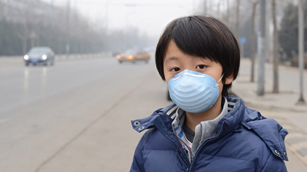 Aus China kennt man die Bilder der maskierten Städter im dichten Smog. 