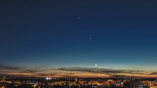 Ein auffälliges Planetenduo am Abendhimmel des 21. Februar zieht die Blicke auf sich.