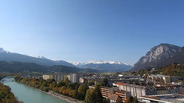 Schnee Alpen strahlend blauer Himmel Innsbruck