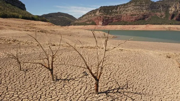 Rezervorul Sau din apropiere de Barcelona, Spania, a rămas fără apă