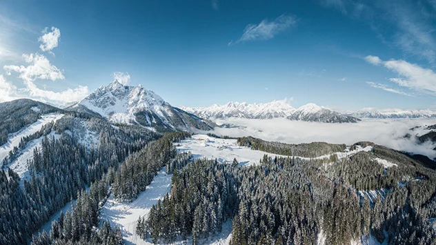 Winterwanderer im verschneiten Stubaital