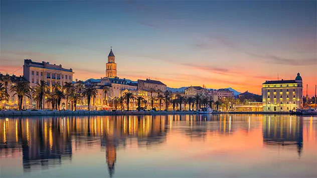 Hafen und Altstadt von Split nach dem Sonnenuntergang