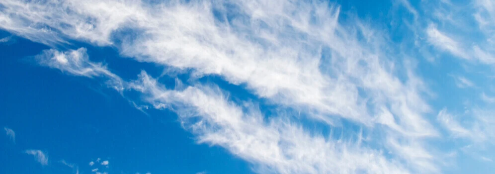 Cirrostratus Cirrostratus bedeckt den Himmel.